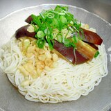 蒸しなすをのせて♪我が家の“ぶっかけそうめん”